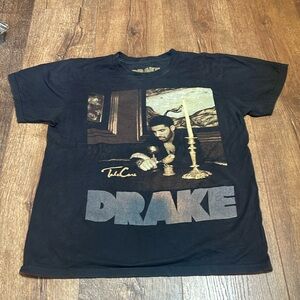 🤎DRAKE dark brown T-shirt, size small pit to pit 18 no holes!